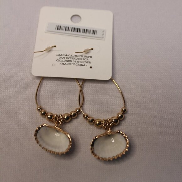 NWT Gold Tone and Shell Dangle Loop Earrings - Picture 7 of 7